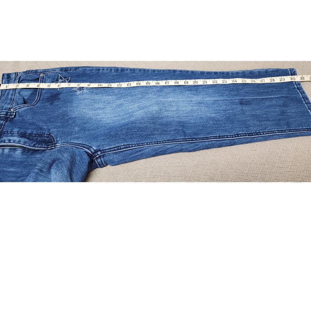 CJ Banks Classic Fit Capri Jeans featuring a star pattern Women's Size 6 - Picture 4 of 10